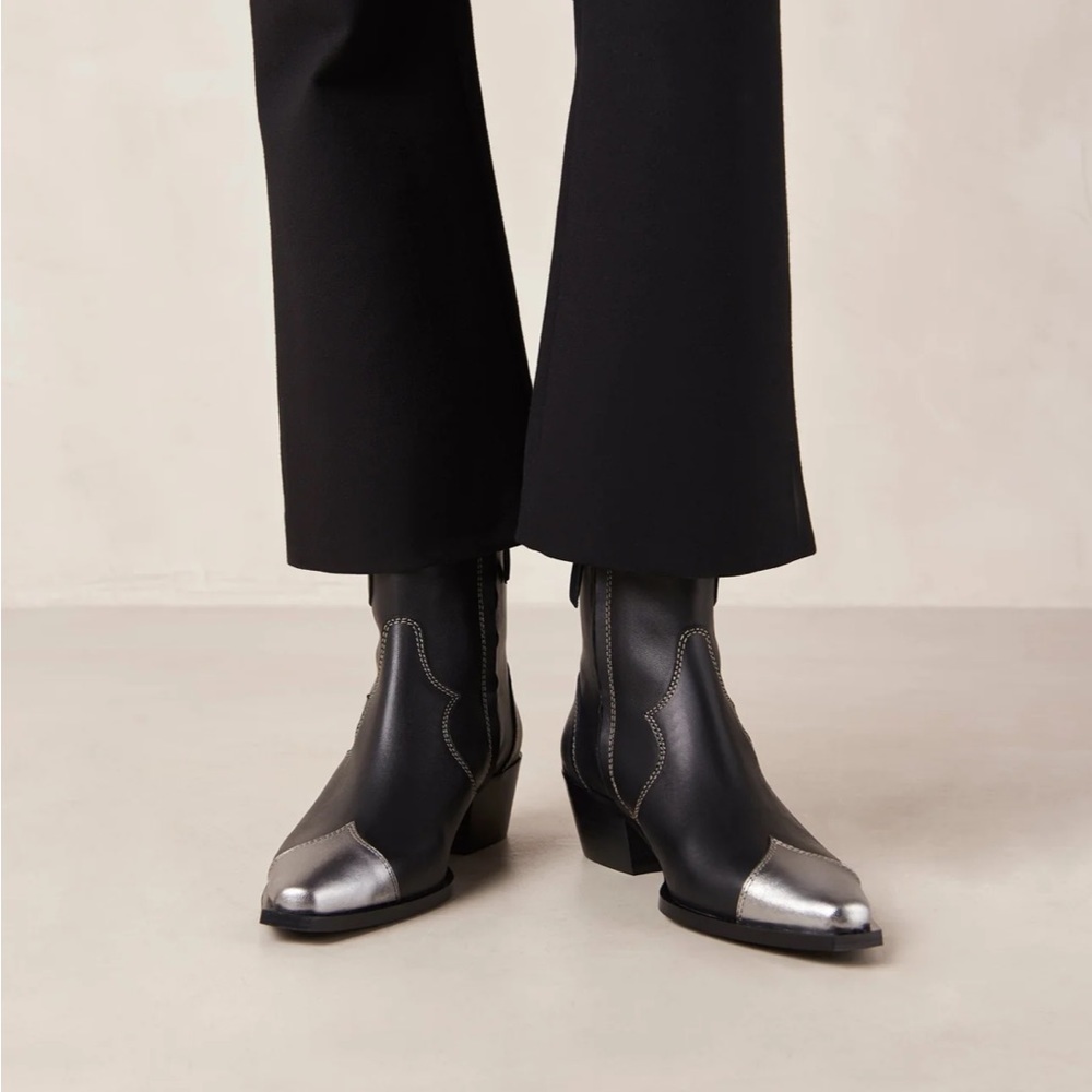 ALOHAS Buffalo - Black and Silver Leather Boots